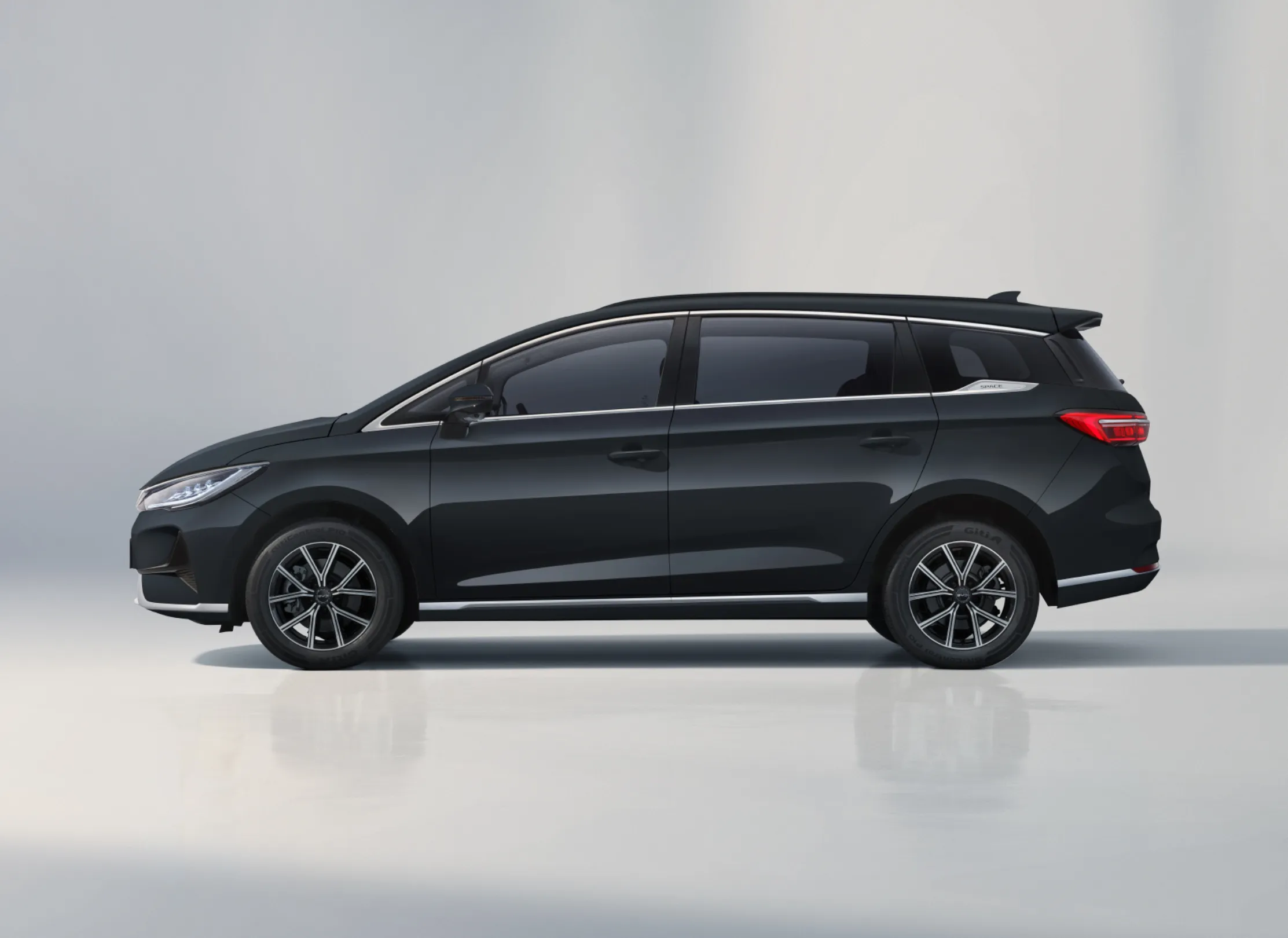BYD M6 EV